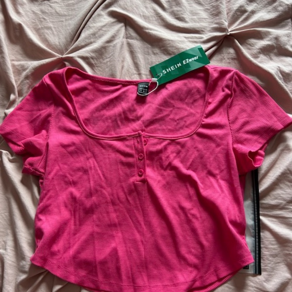 Ribbed buttoned crop top